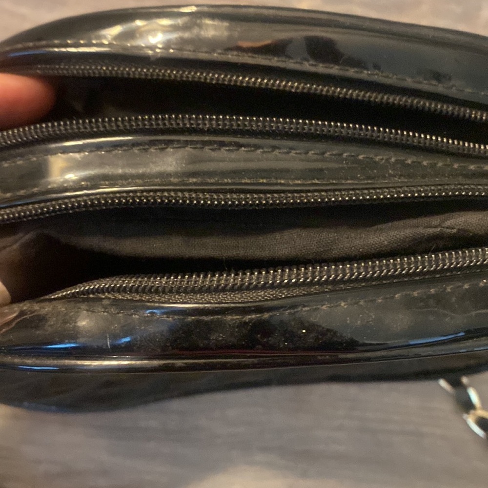 Vintage black shiny purse - Picture 2 of 7